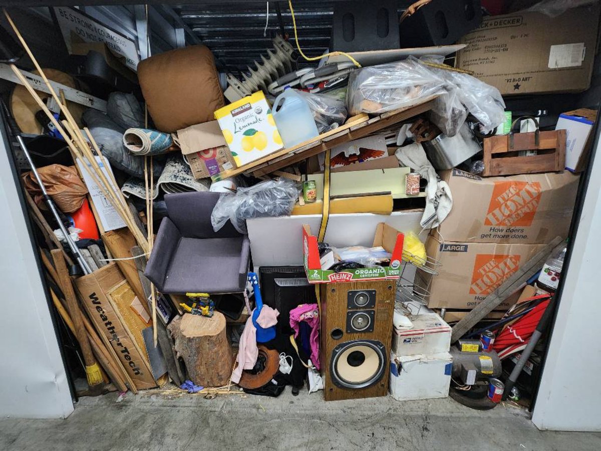 10 x 15 storage unit in North Hollywood, CA