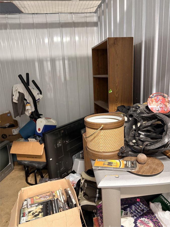 9 x 10 storage unit in Moline, IL