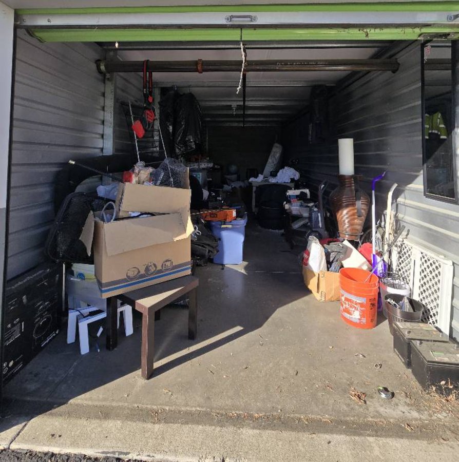 10 x 30 storage unit in Tracy, CA