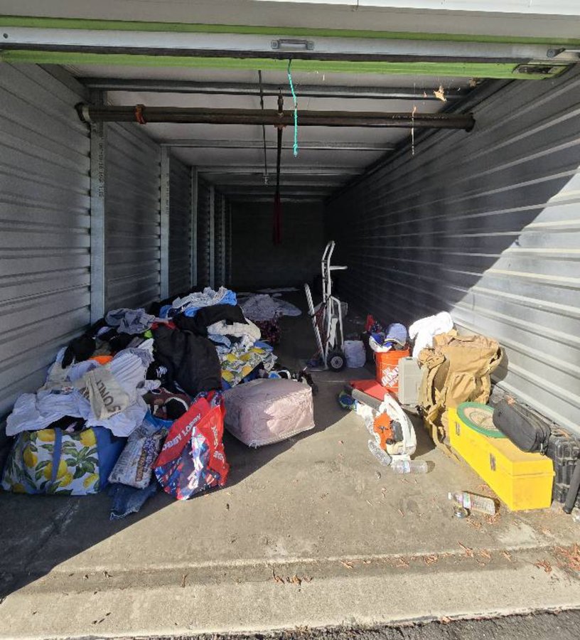 10 x 30 storage unit in Tracy, CA