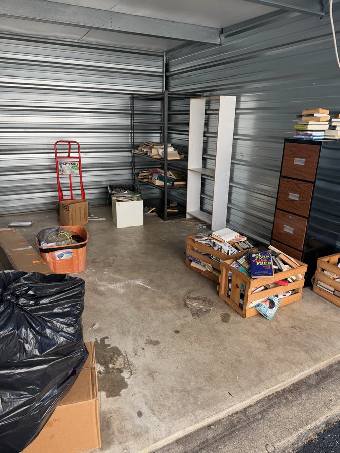 10 x 10 storage unit in Indianapolis, IN