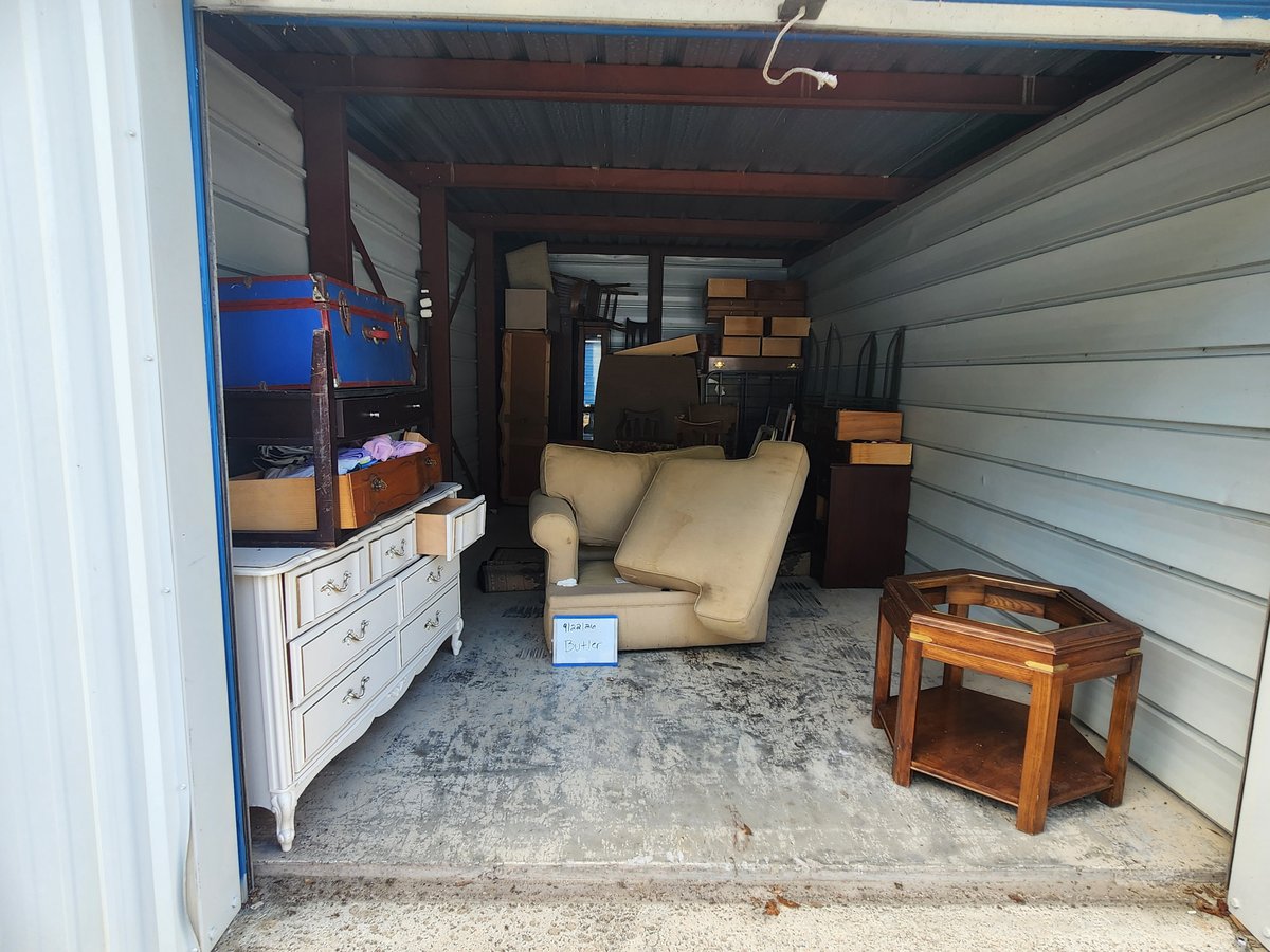 10 x 20 storage unit in Tallahassee, FL