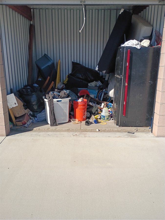 10 x 10 storage unit in Cathedral City, CA