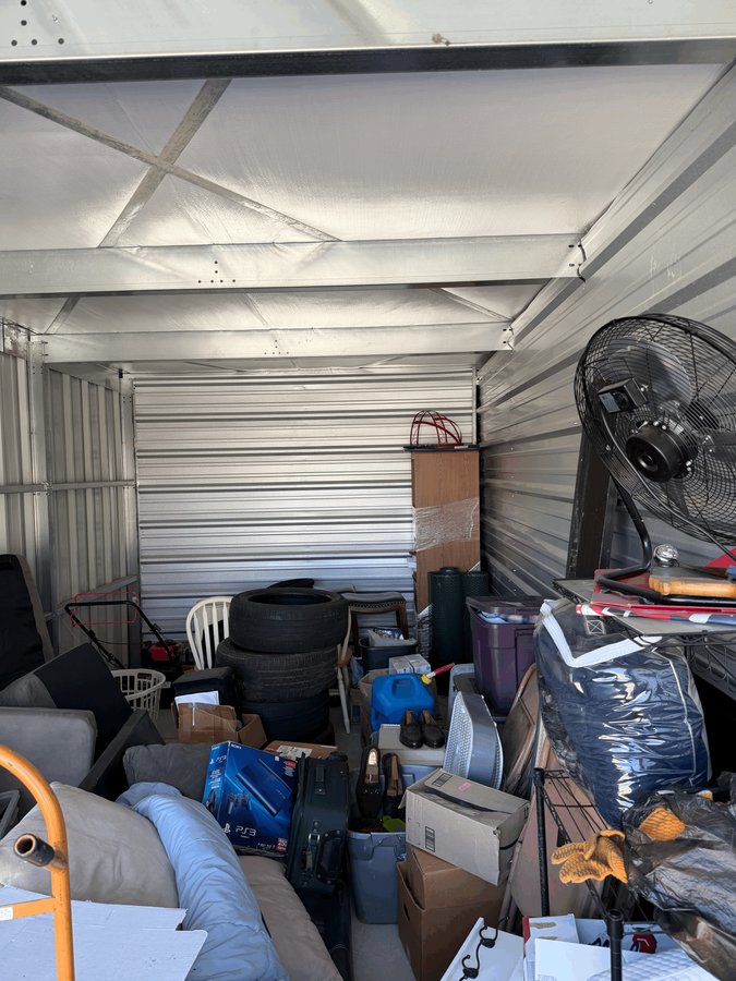 10 x 20 storage unit in Wyandotte, MI