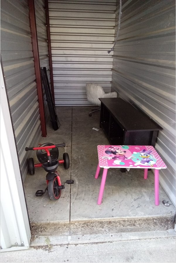 5 x 12 storage unit in Lincoln, NE