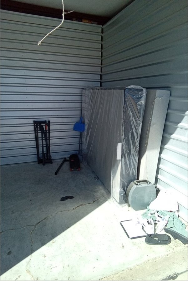 10 x 10 storage unit in Lincoln, NE