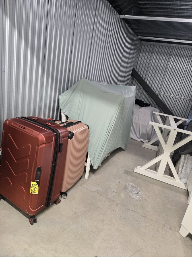 10 x 15 storage unit in Newark, NJ