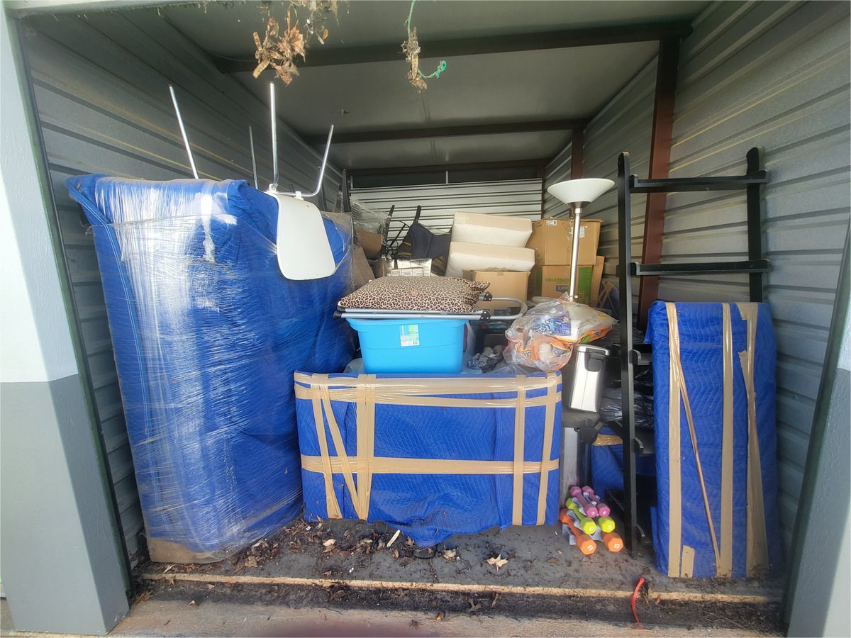 10 x 15 storage unit in Lithonia, GA