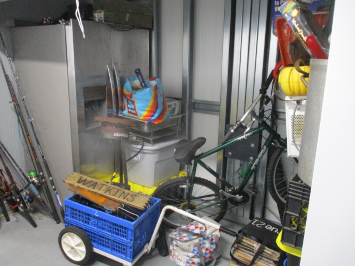 10 x 5 storage unit in Wilmington, DE