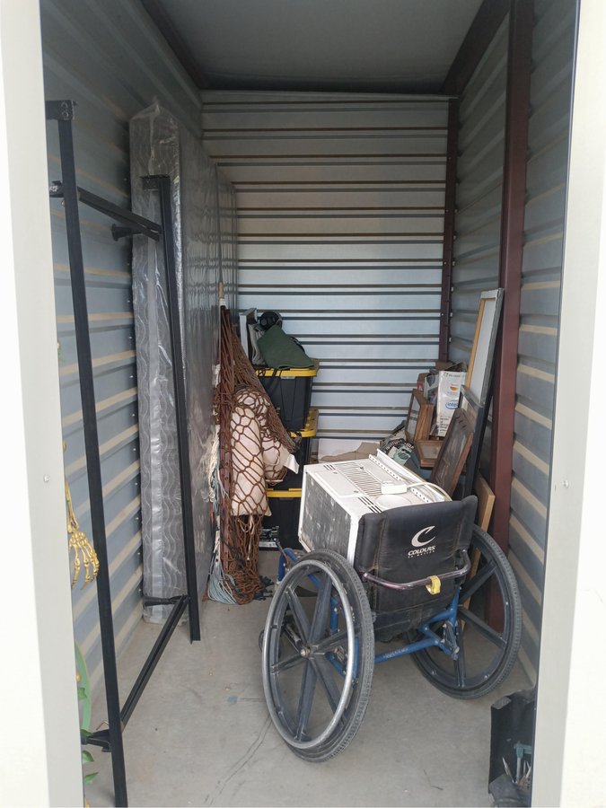 5 x 10 storage unit in Victorville, CA