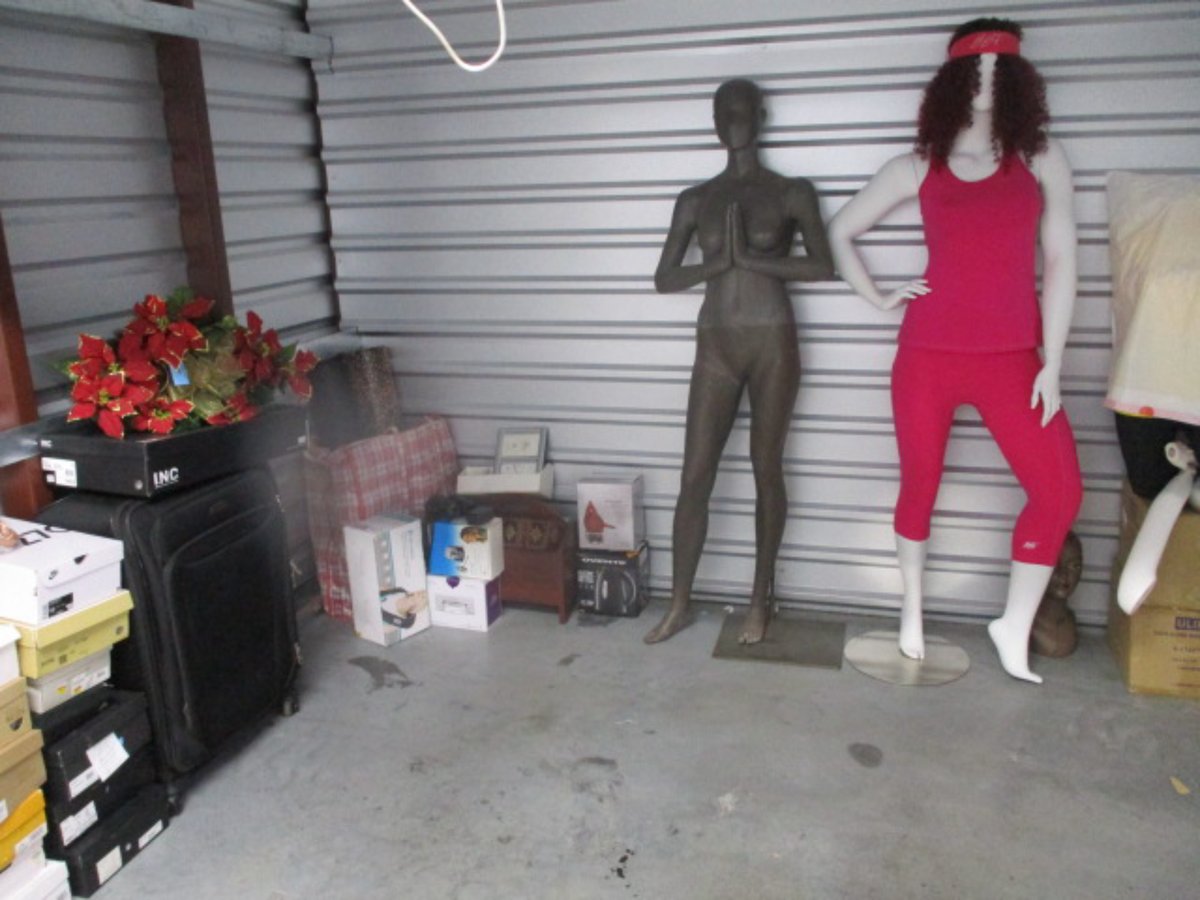 10 x 7 storage unit in Wilmington, DE