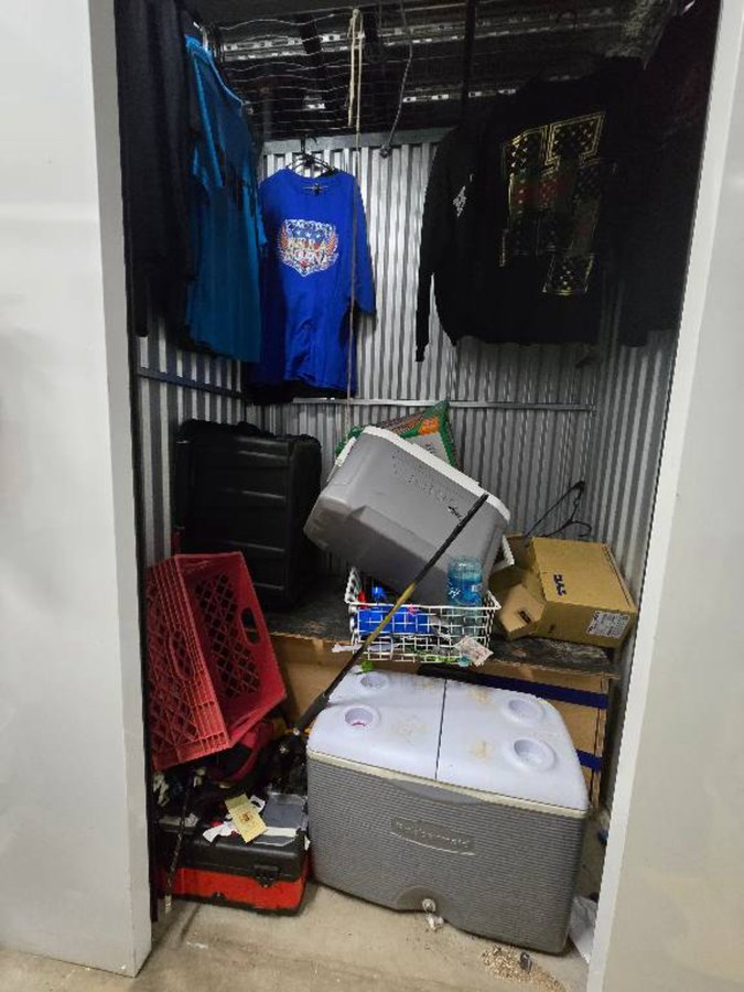 4 x 5 storage unit in Honolulu, HI