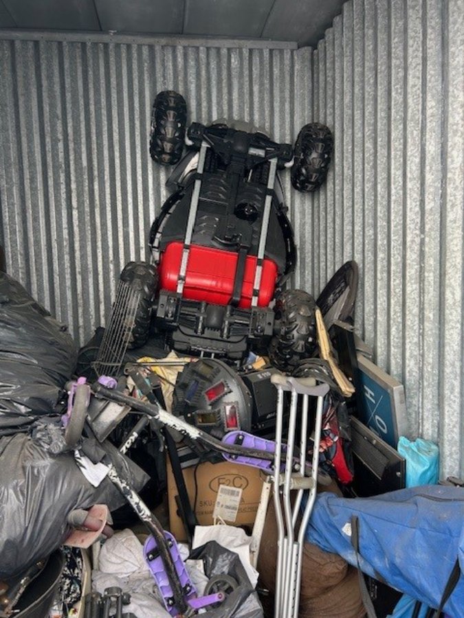 7 x 10 storage unit in Carson, CA