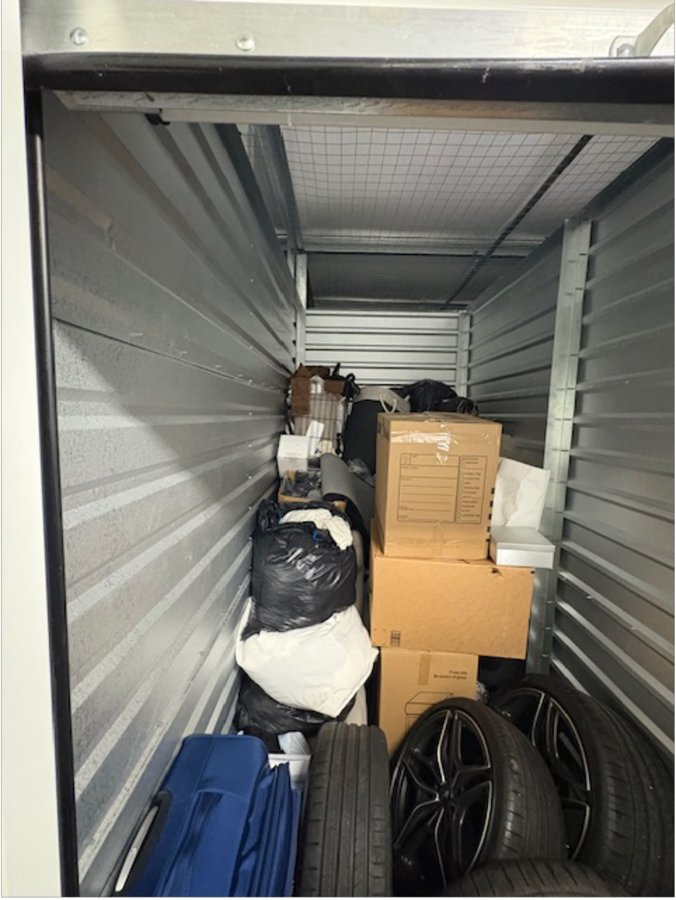 5 x 10 storage unit in Chatsworth, CA