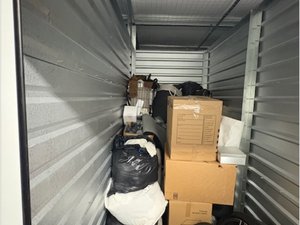 5 x 10 storage unit in Chatsworth, CA