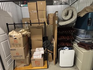 8 x 10 storage unit in Los Angeles, CA