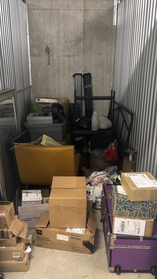 5 x 10 storage unit in Los Angeles, CA