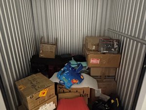 5 x 5 storage unit in Los Angeles, CA