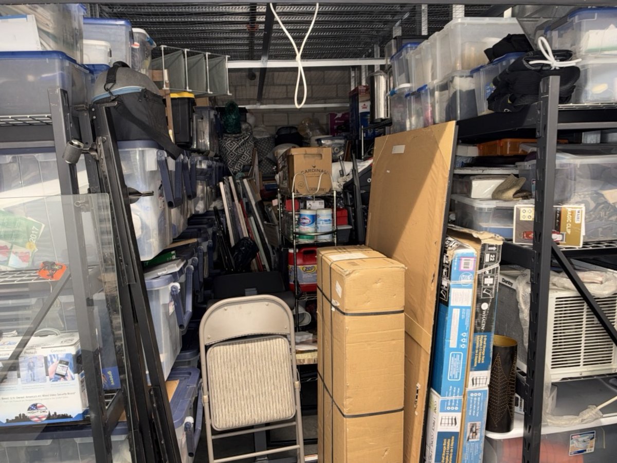 10 x 20 storage unit in Cypress, CA