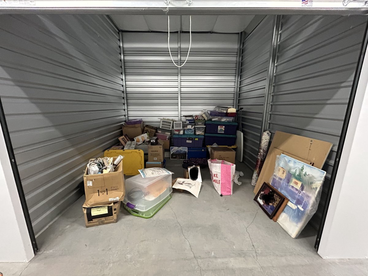 10 x 10 storage unit in Enumclaw, WA