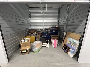 10 x 10 storage unit in Enumclaw, WA