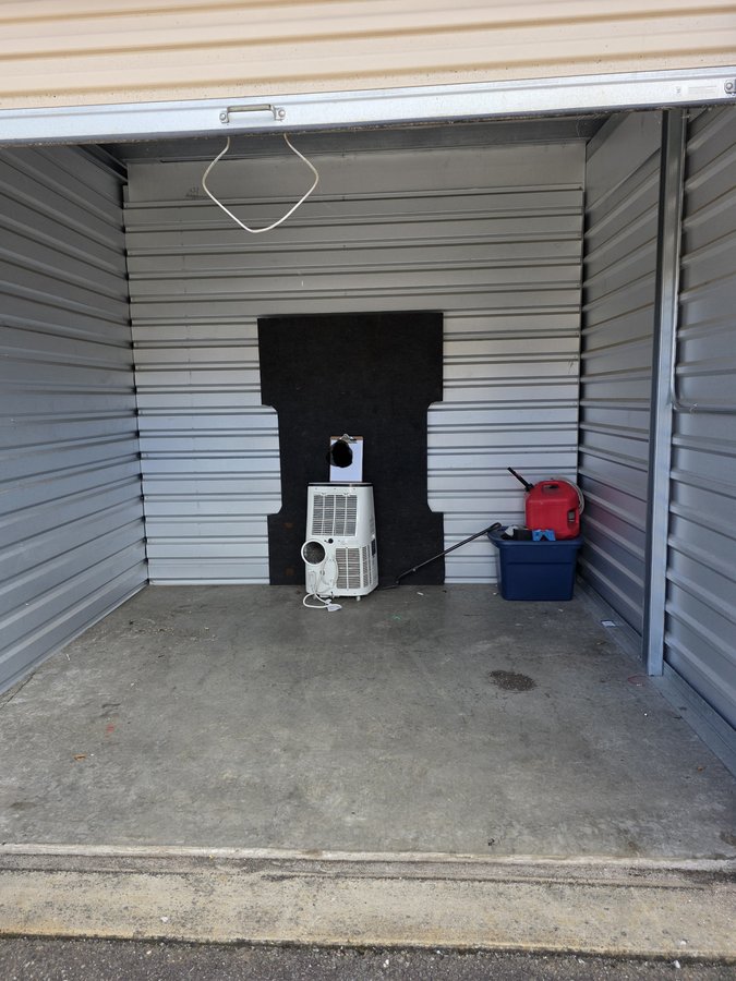10 x 10 storage unit in Enumclaw, WA