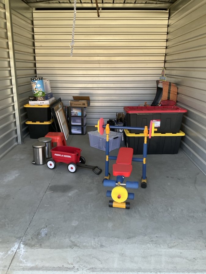 10 x 15 storage unit in Fontana, CA