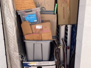 5 x 10 storage unit in Bloomington, CA