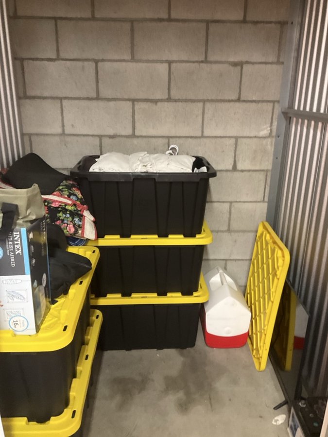 5 x 5 storage unit in Bloomington, CA