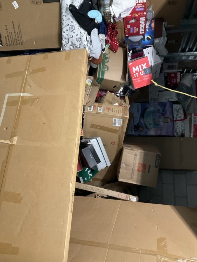 10 x 10 storage unit in Corona, CA