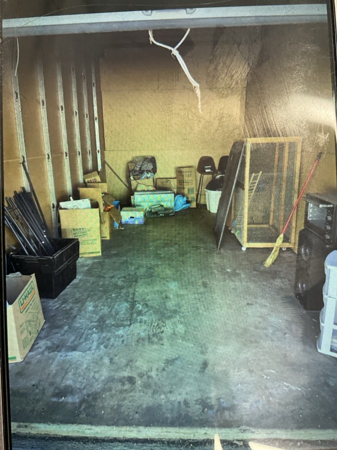 10 x 20 storage unit in Riverside, CA