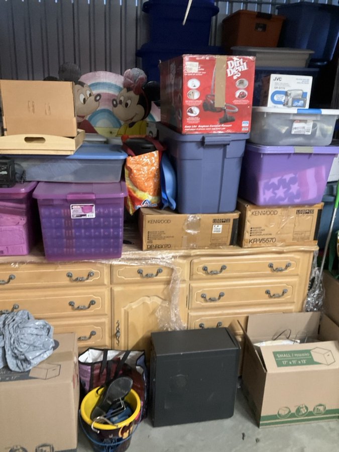 28 x 10 storage unit in Corona, CA