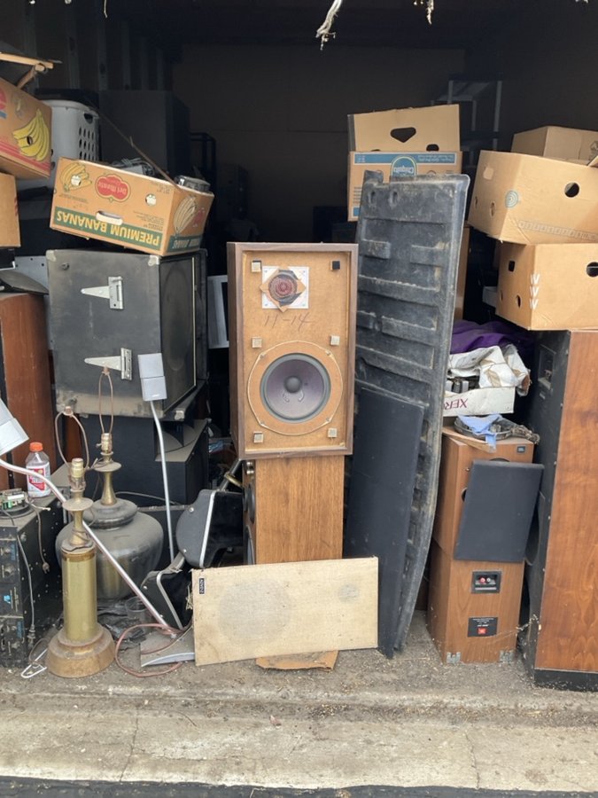 10 x 20 storage unit in Riverside, CA