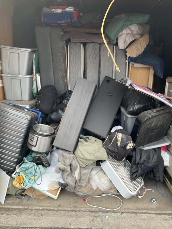 10 x 10 storage unit in Fontana, CA