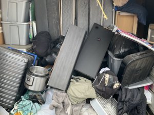 10 x 10 storage unit in Fontana, CA