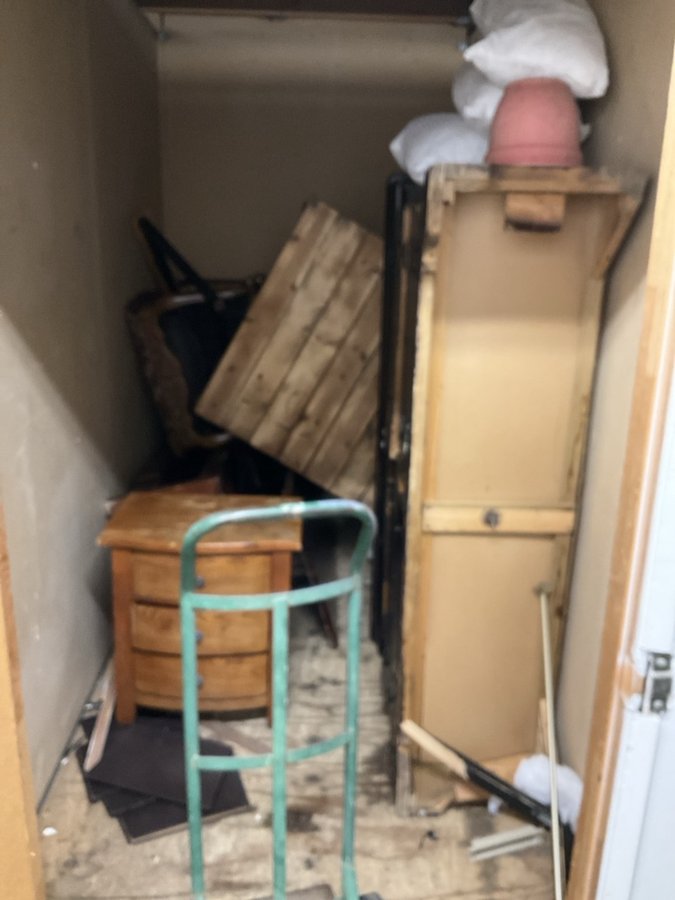 5 x 10 storage unit in Fontana, CA