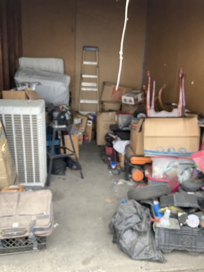 10 x 15 storage unit in Fontana, CA
