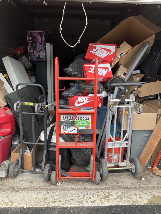 10 x 20 storage unit in Riverside, CA