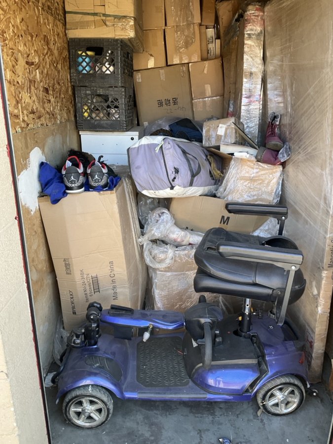 5 x 10 storage unit in Riverside, CA