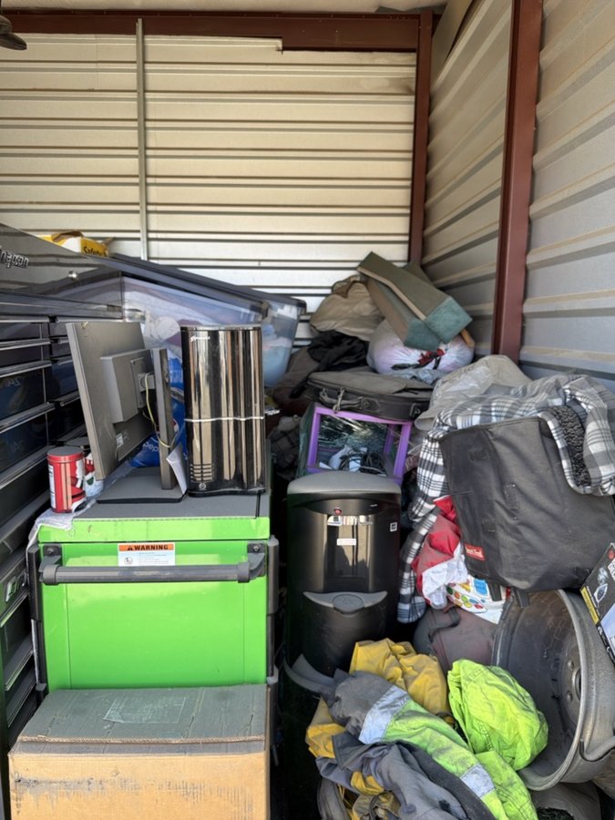 10 x 15 storage unit in Riverside, CA