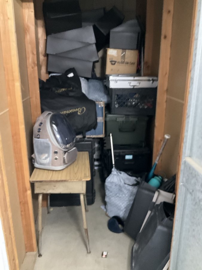 4 x 8 storage unit in Riverside, CA