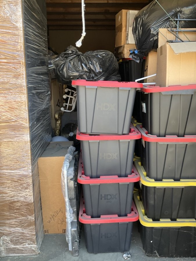 8 x 20 storage unit in Riverside, CA