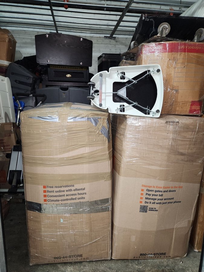 10 x 10 storage unit in Brooklyn, NY