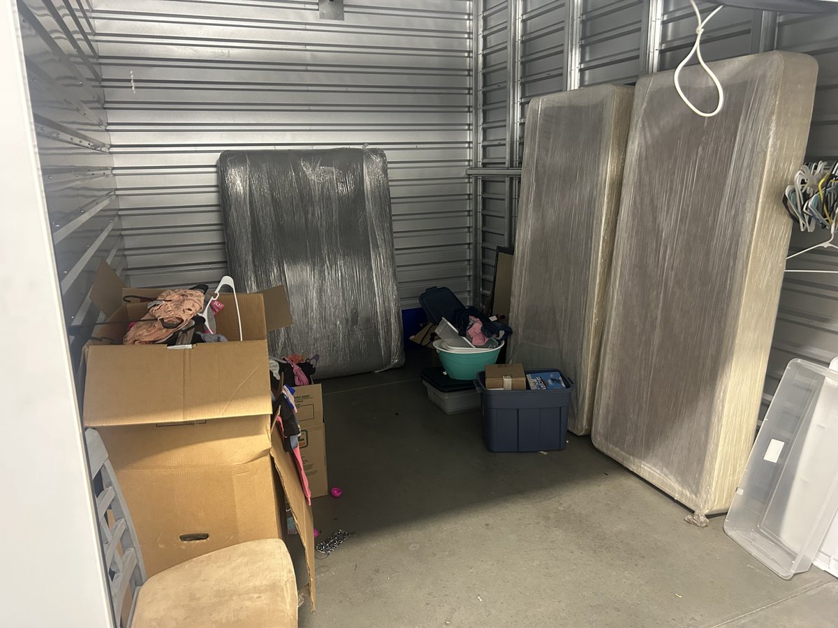 10 x 14 storage unit in Riverside, CA