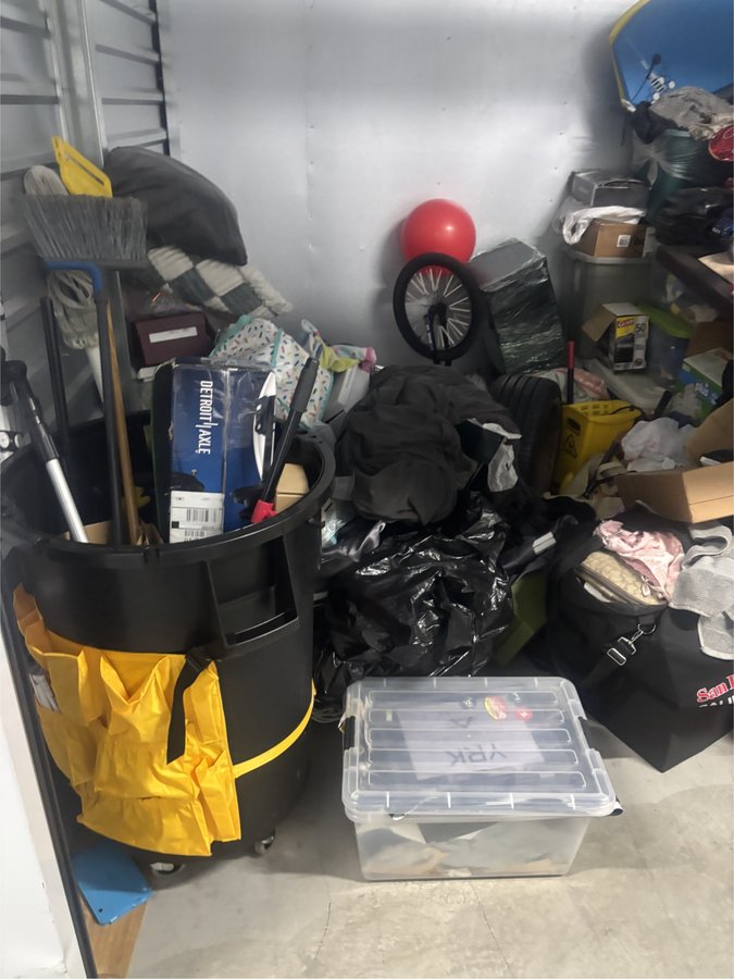 10 x 10 storage unit in San Diego, CA