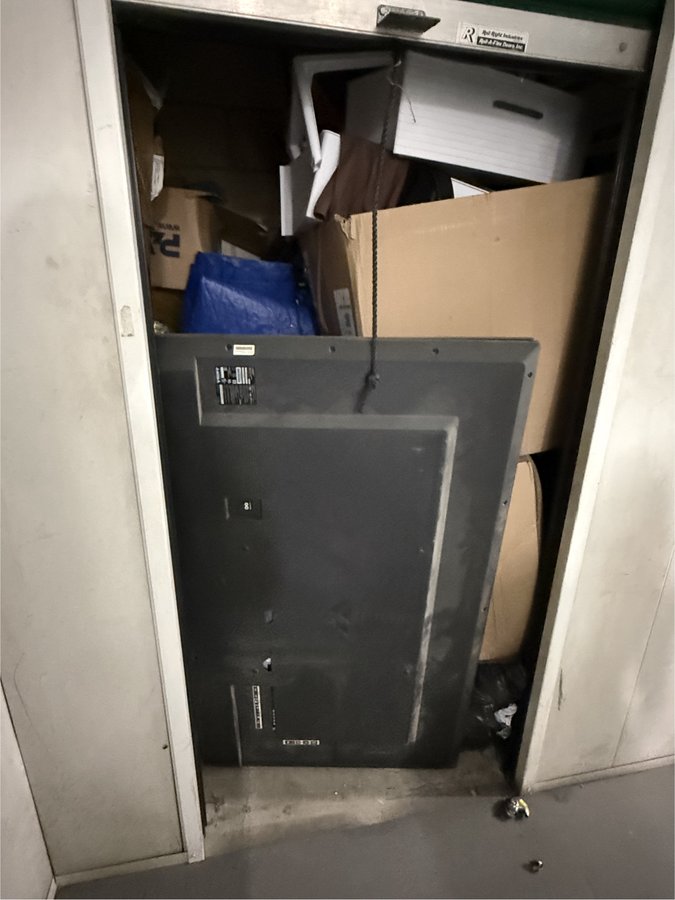 5 x 10 storage unit in Riverside, CA
