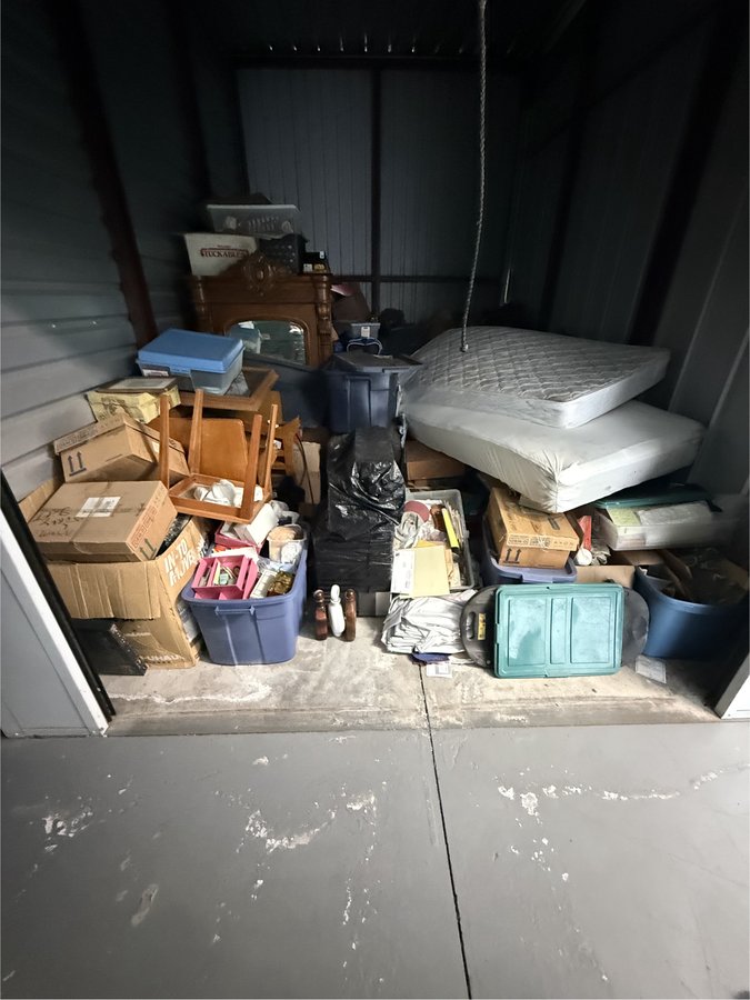 10 x 15 storage unit in Riverside, CA