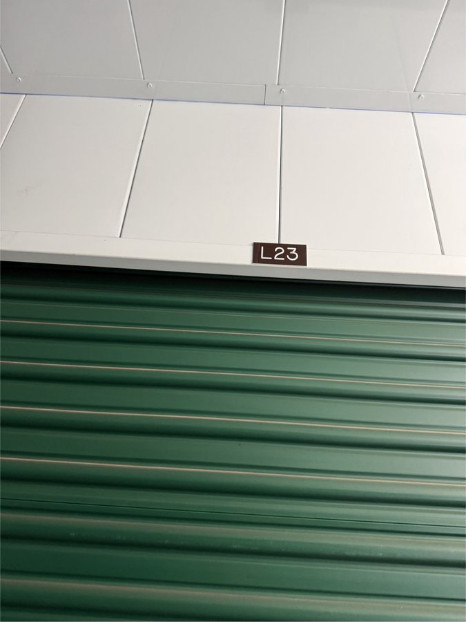10 x 15 storage unit in Riverside, CA