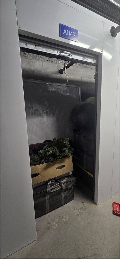 5 x 10 storage unit in San Diego, CA