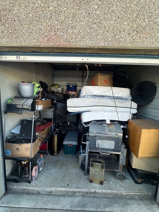 10 x 10 storage unit in Albany, OR